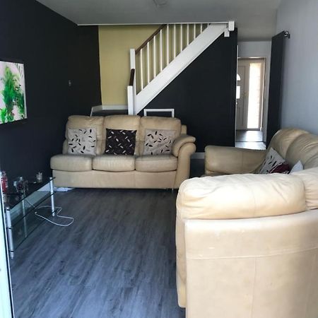Double Room Next To Burnham Elizabeth Line Station Slough Exterior photo