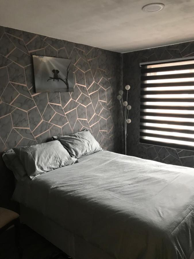 Double Room Next To Burnham Elizabeth Line Station Slough Exterior photo