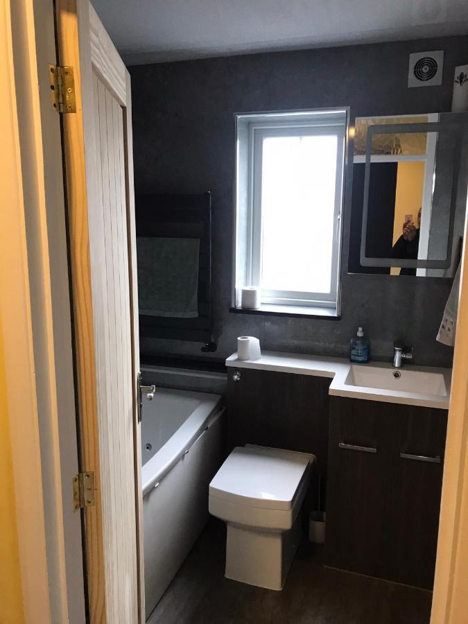 Double Room Next To Burnham Elizabeth Line Station Slough Exterior photo