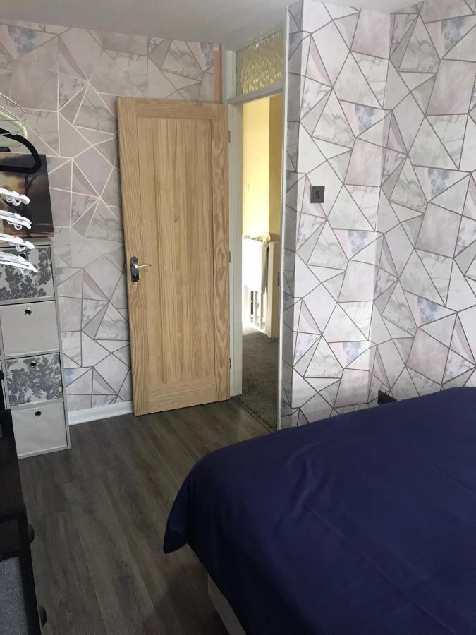 Double Room Next To Burnham Elizabeth Line Station Slough Exterior photo
