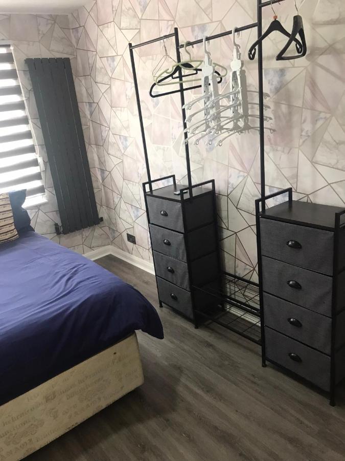 Double Room Next To Burnham Elizabeth Line Station Slough Exterior photo